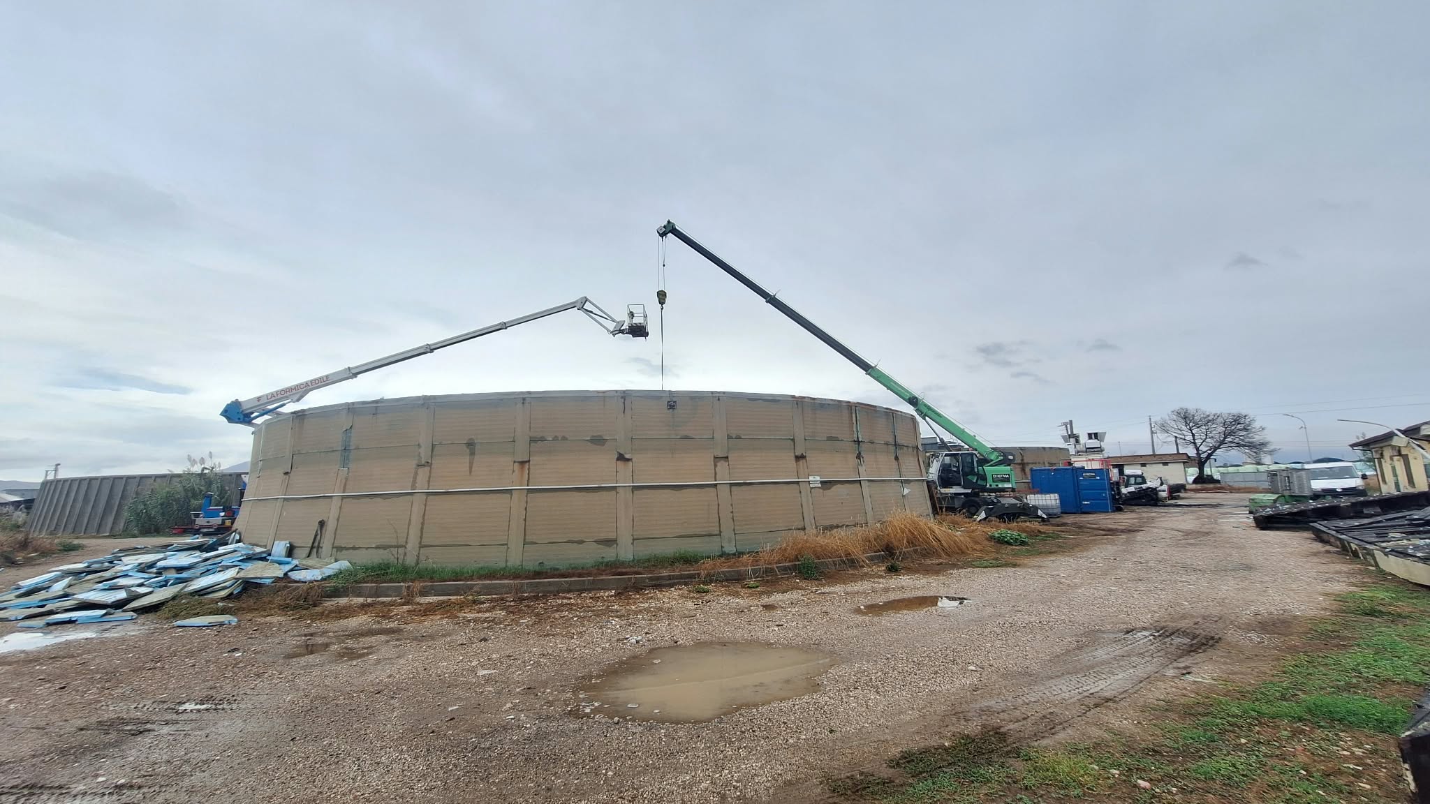PLE durante un intervento su una vasca biogas a Cancello Arnone