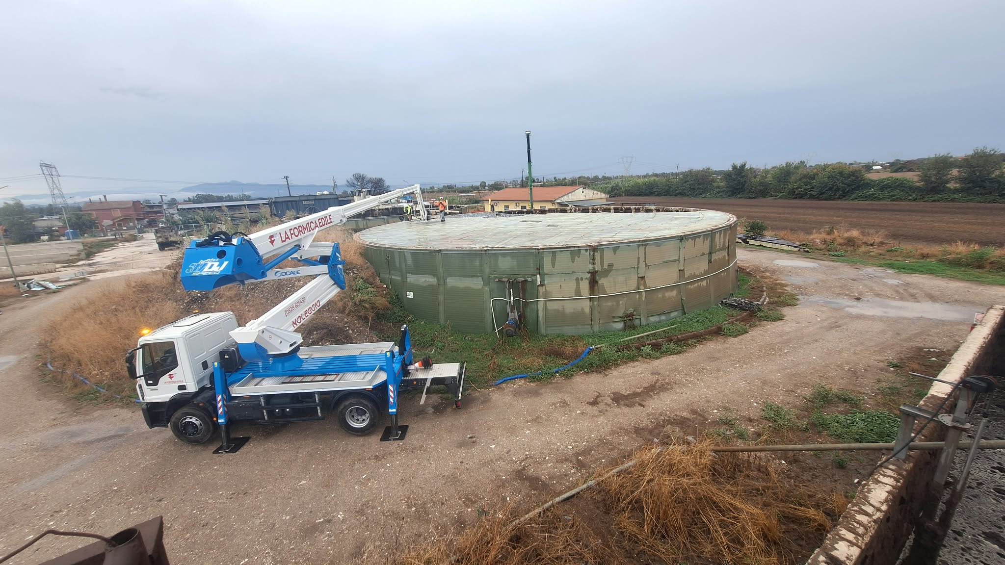 PLE Socage posizionata accanto a una vasca biogas a Cancello Arnone